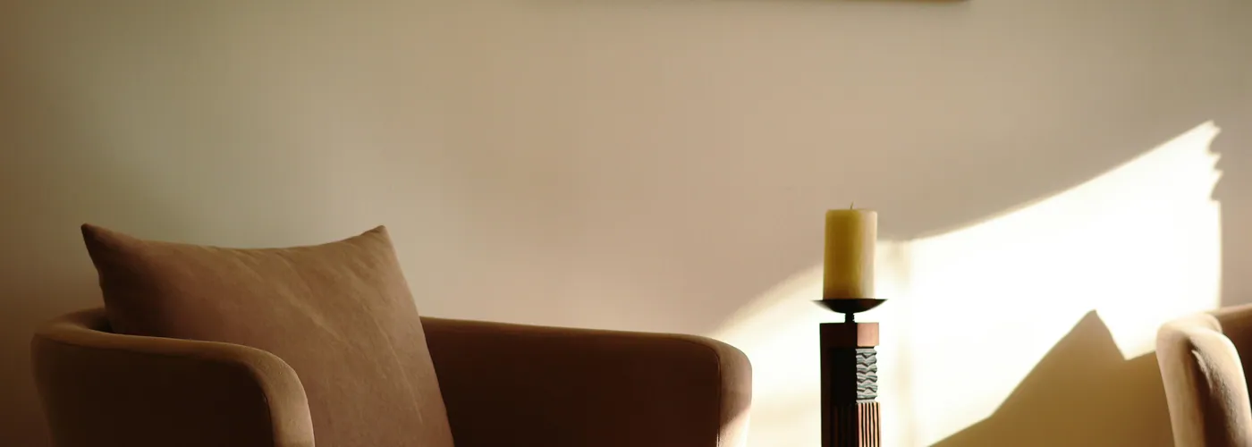 Rustige therapieruimte bij Soulsence - hypnotherapie bij angst en onzekerheid